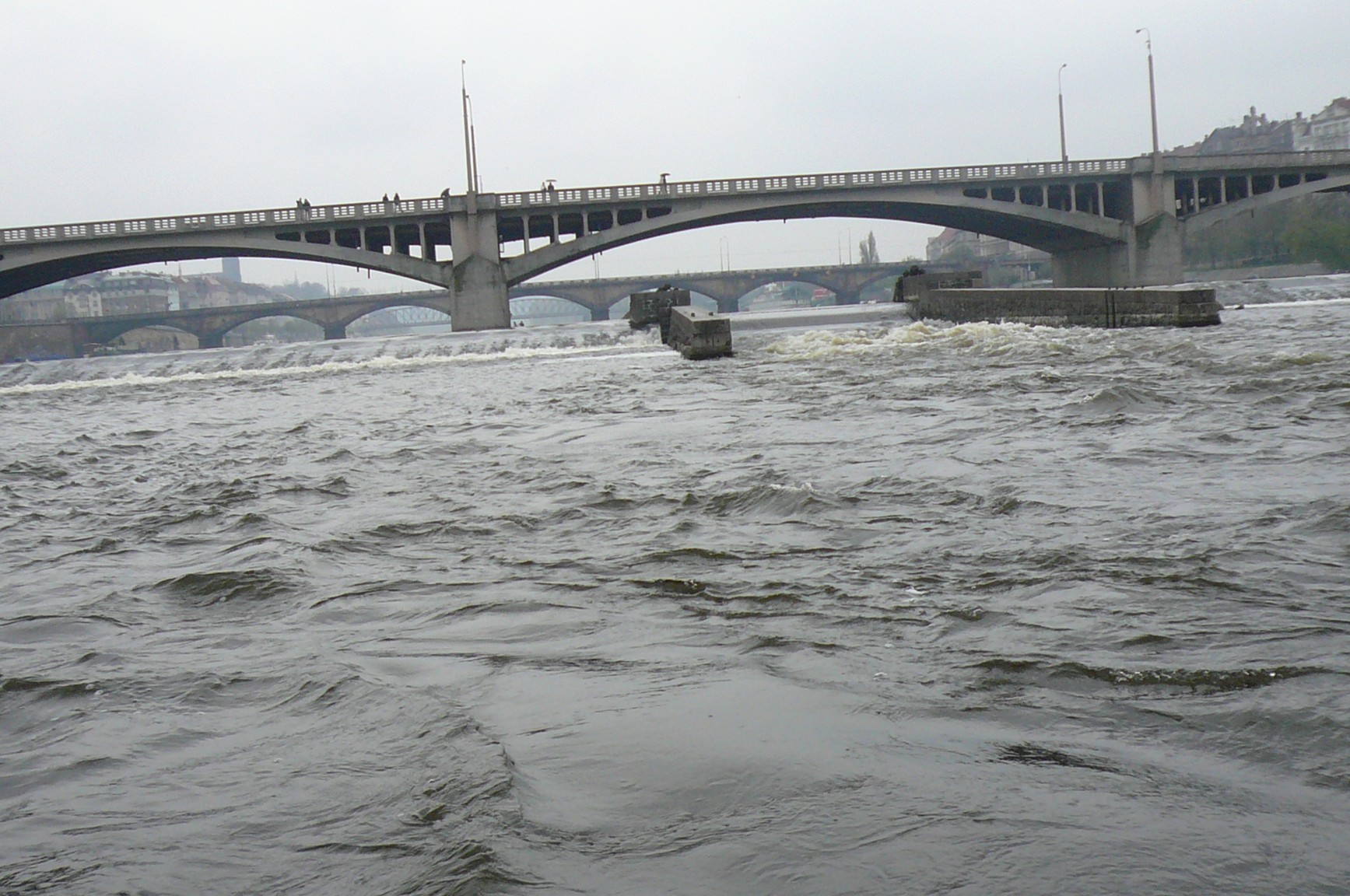 CAL 2008 04 Studna jez za vecera septa 31